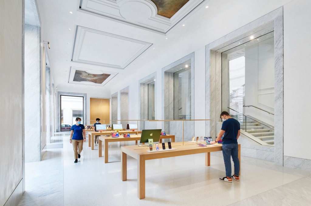 Как выглядит новый бутик Apple в Риме Как выглядит новый бутик Apple в Риме